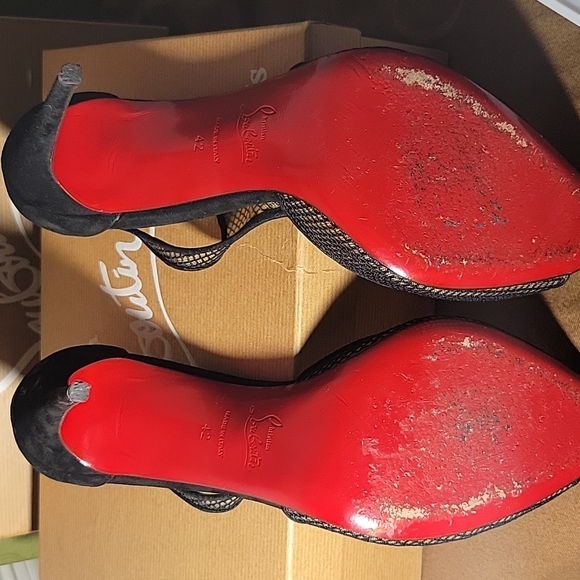 Christian Louboutin Black Suede and Mesh Peep toe. Size 42. Pre owned - Picture 7 of 8